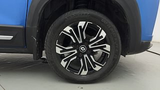 Used 2021 Renault Kiger RXZ 1.0 Turbo MT Petrol Manual tyres RIGHT FRONT TYRE RIM VIEW