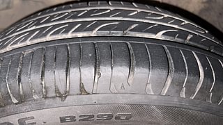 Used 2015 Honda City V Petrol Manual tyres LEFT FRONT TYRE TREAD VIEW