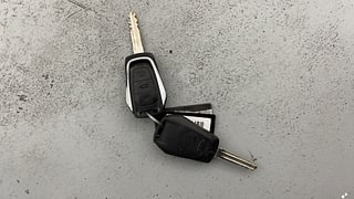 Used 2017 Mahindra KUV100 [2015-2017] K8 6 STR Dual Tone Petrol Manual extra CAR KEY VIEW