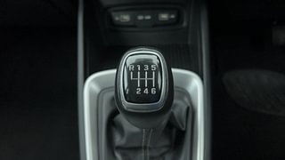 Used 2022 Hyundai Venue SX 1.0 Turbo iMT Petrol Manual interior GEAR  KNOB VIEW