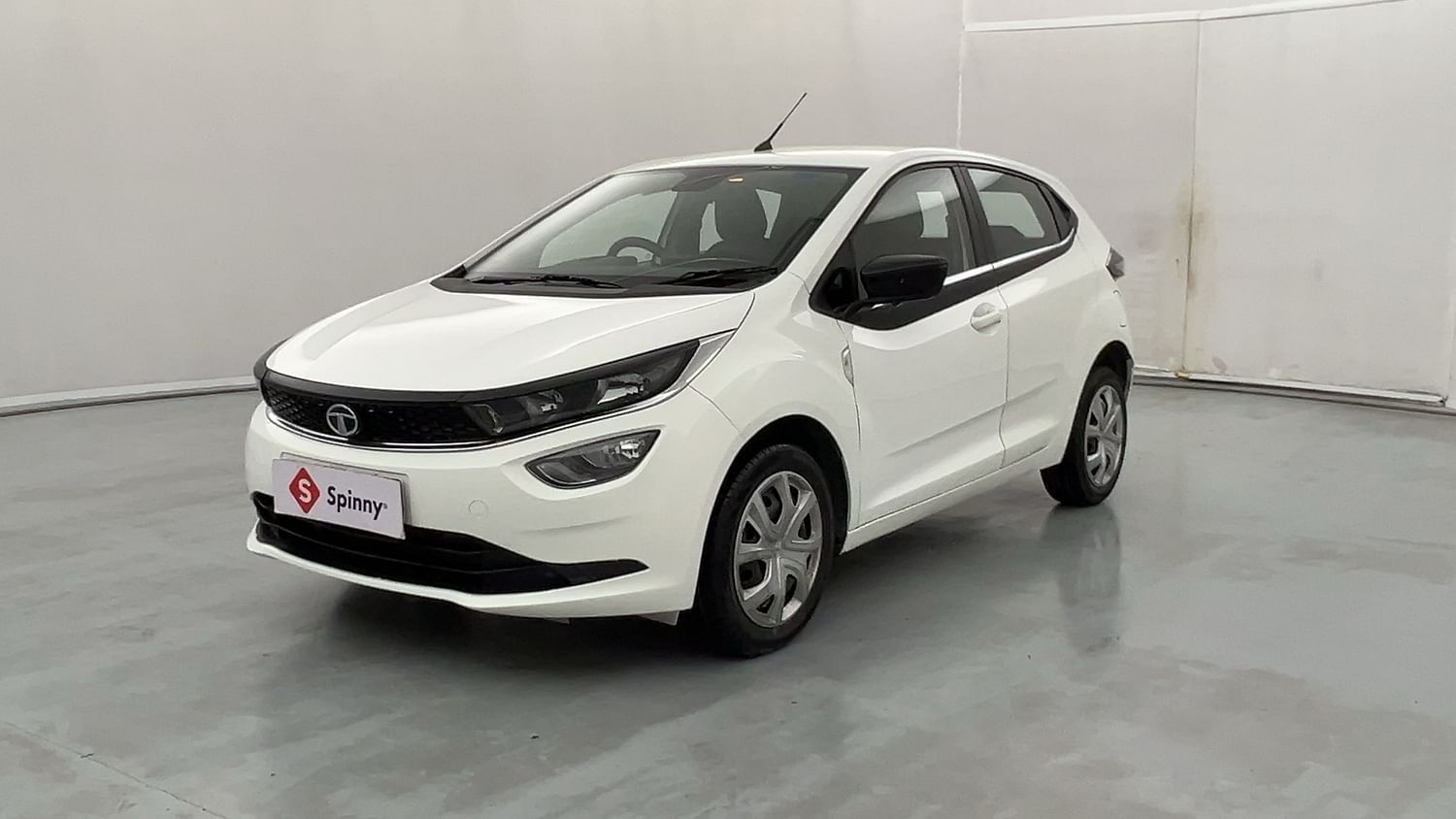 LEFT FRONT CORNER VIEW