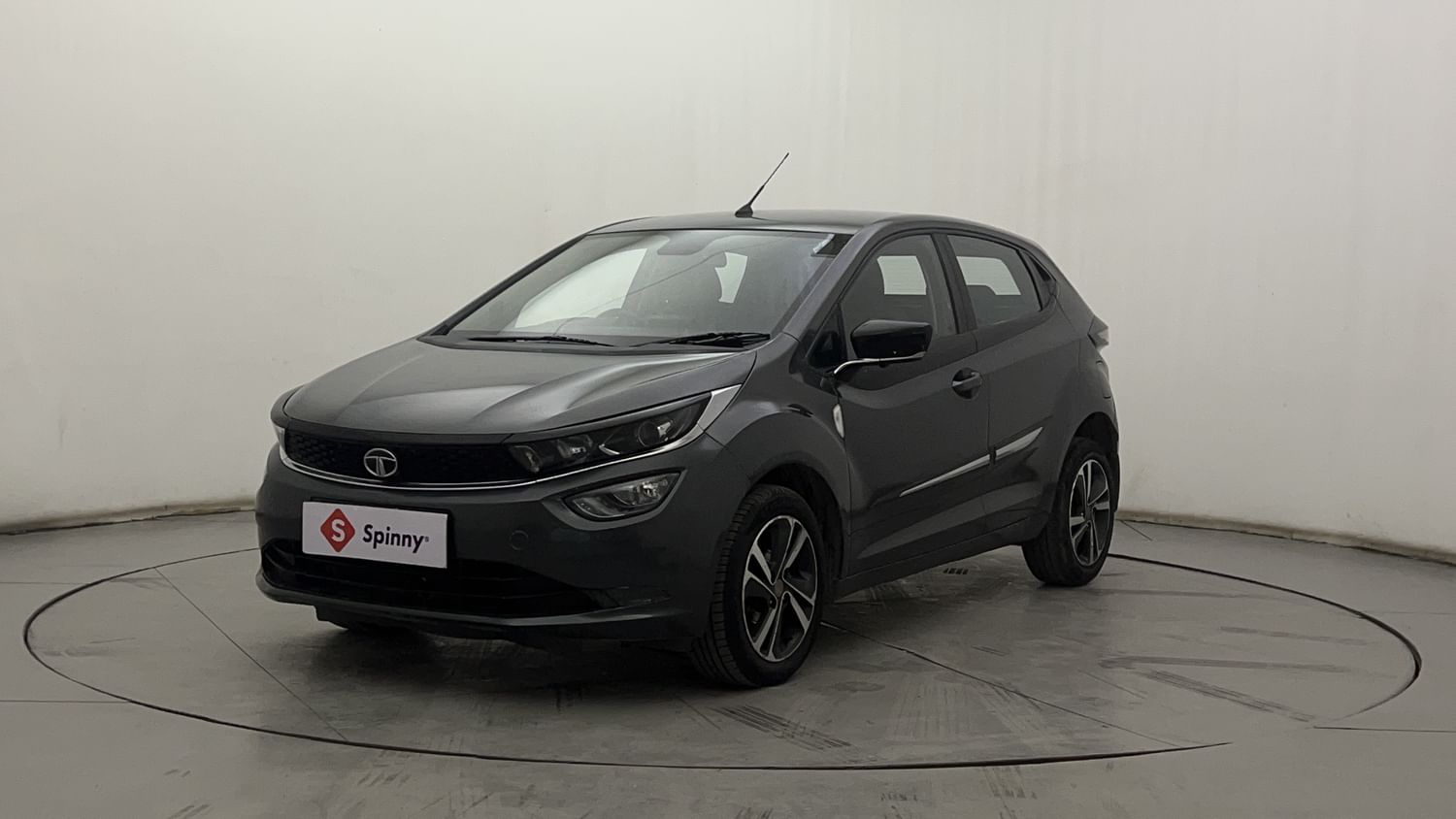 LEFT FRONT CORNER VIEW