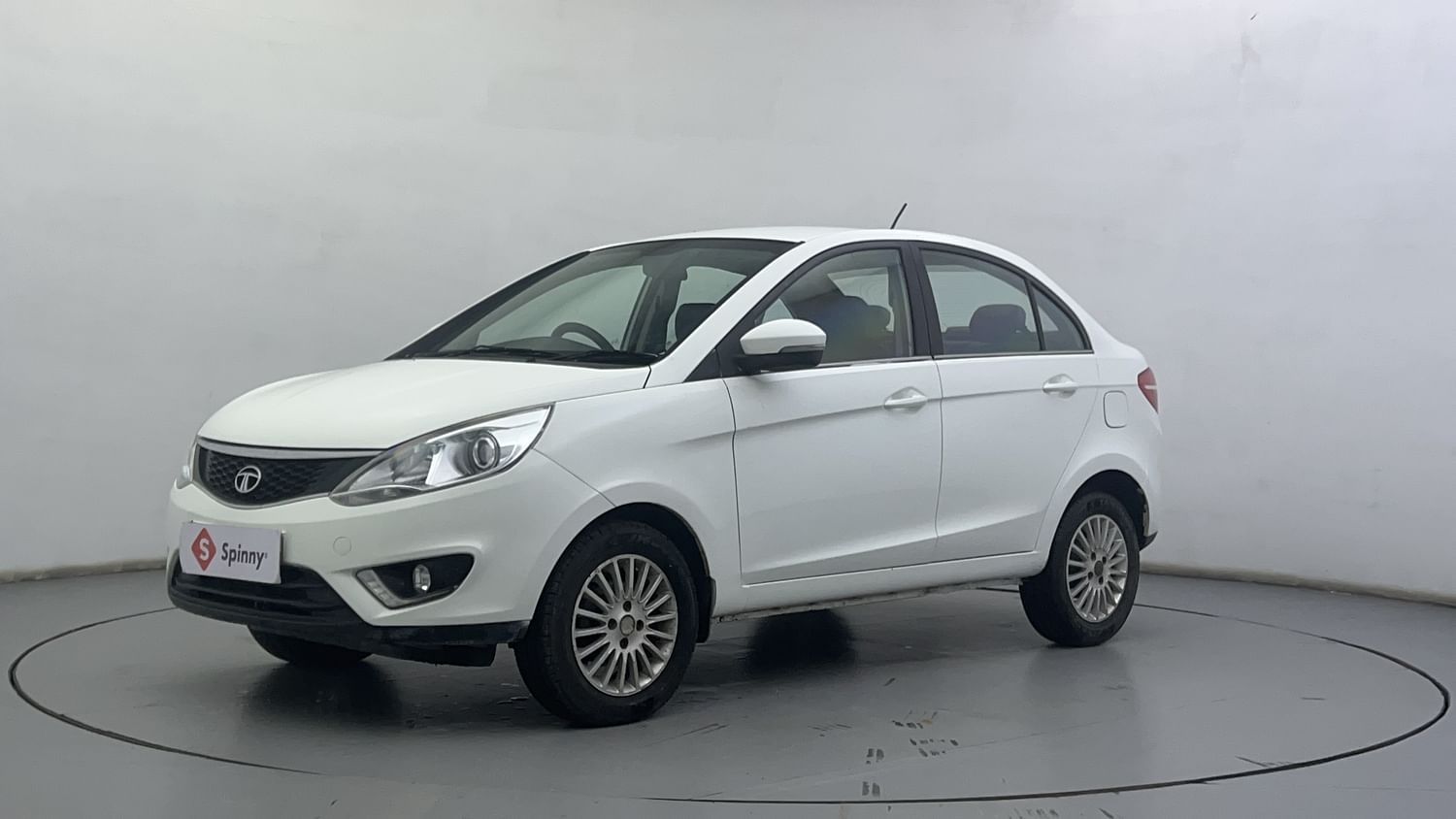 LEFT FRONT CORNER VIEW