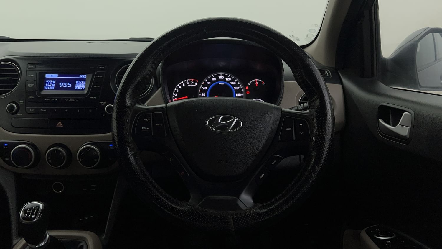New Hyundai Grand i10 interior STEERING VIEW