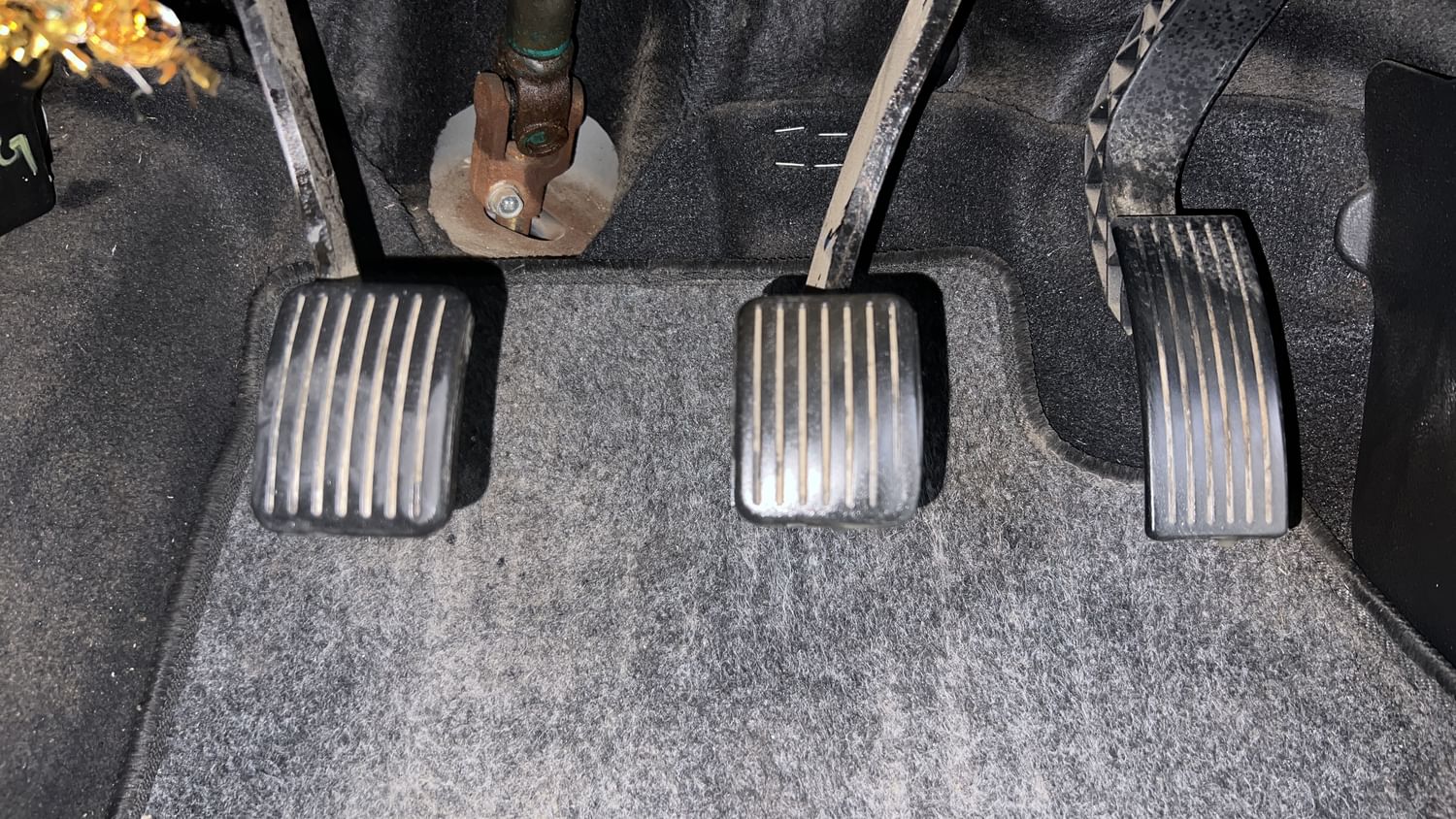 New Hyundai Grand i10 interior PEDALS VIEW