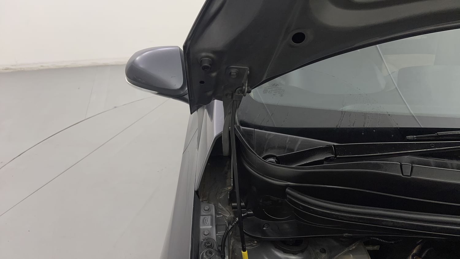 New Hyundai Grand i10 engine ENGINE RIGHT SIDE HINGE & APRON VIEW