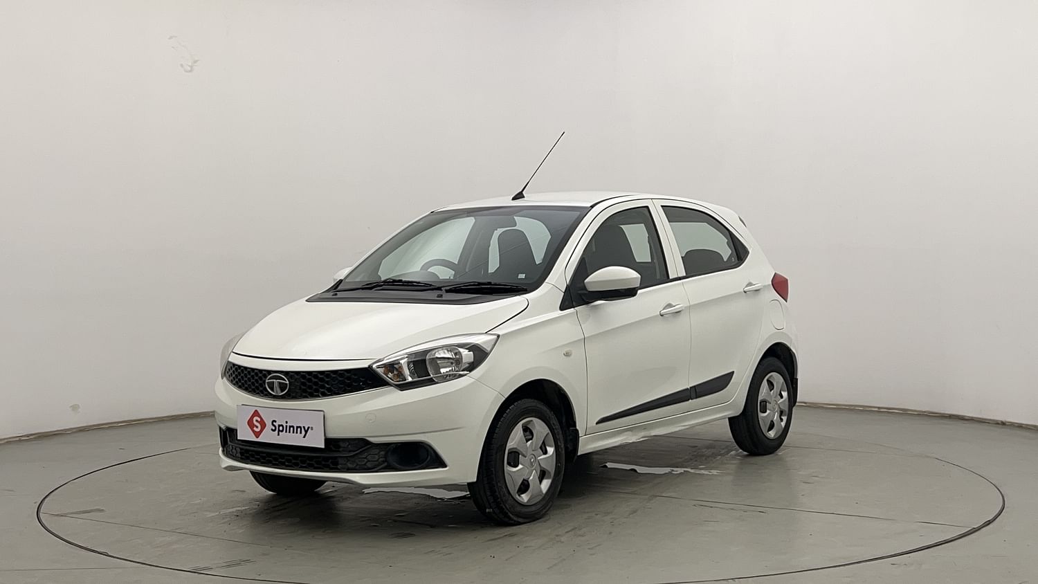 LEFT FRONT CORNER VIEW