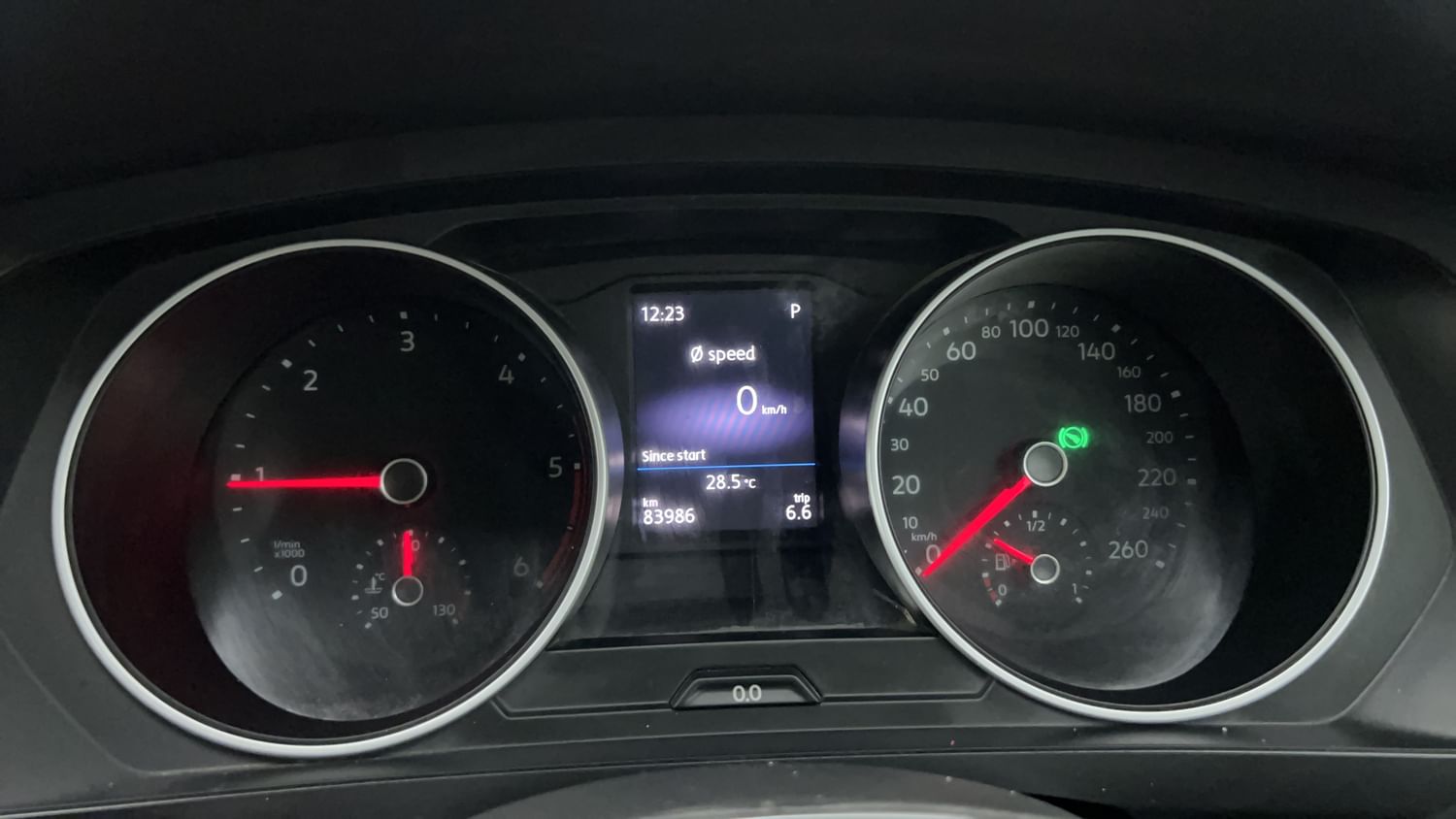 New Volkswagen Tiguan interior CLUSTERMETER VIEW