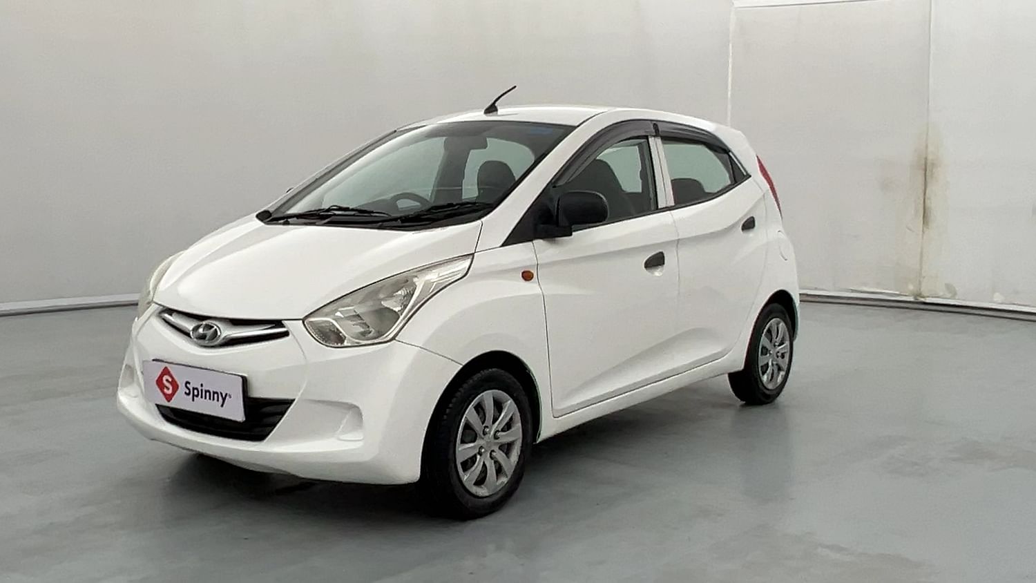 LEFT FRONT CORNER VIEW