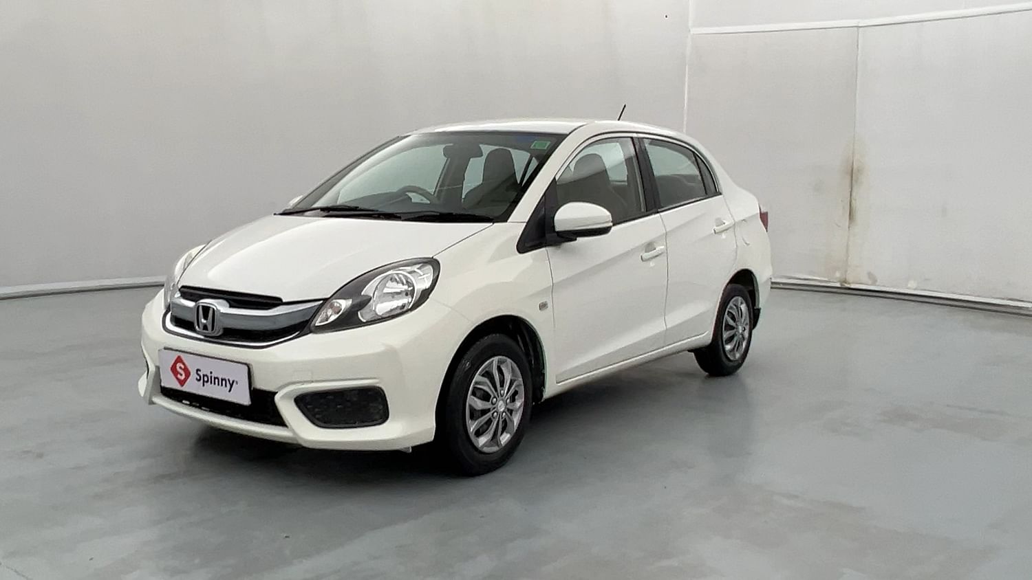 LEFT FRONT CORNER VIEW
