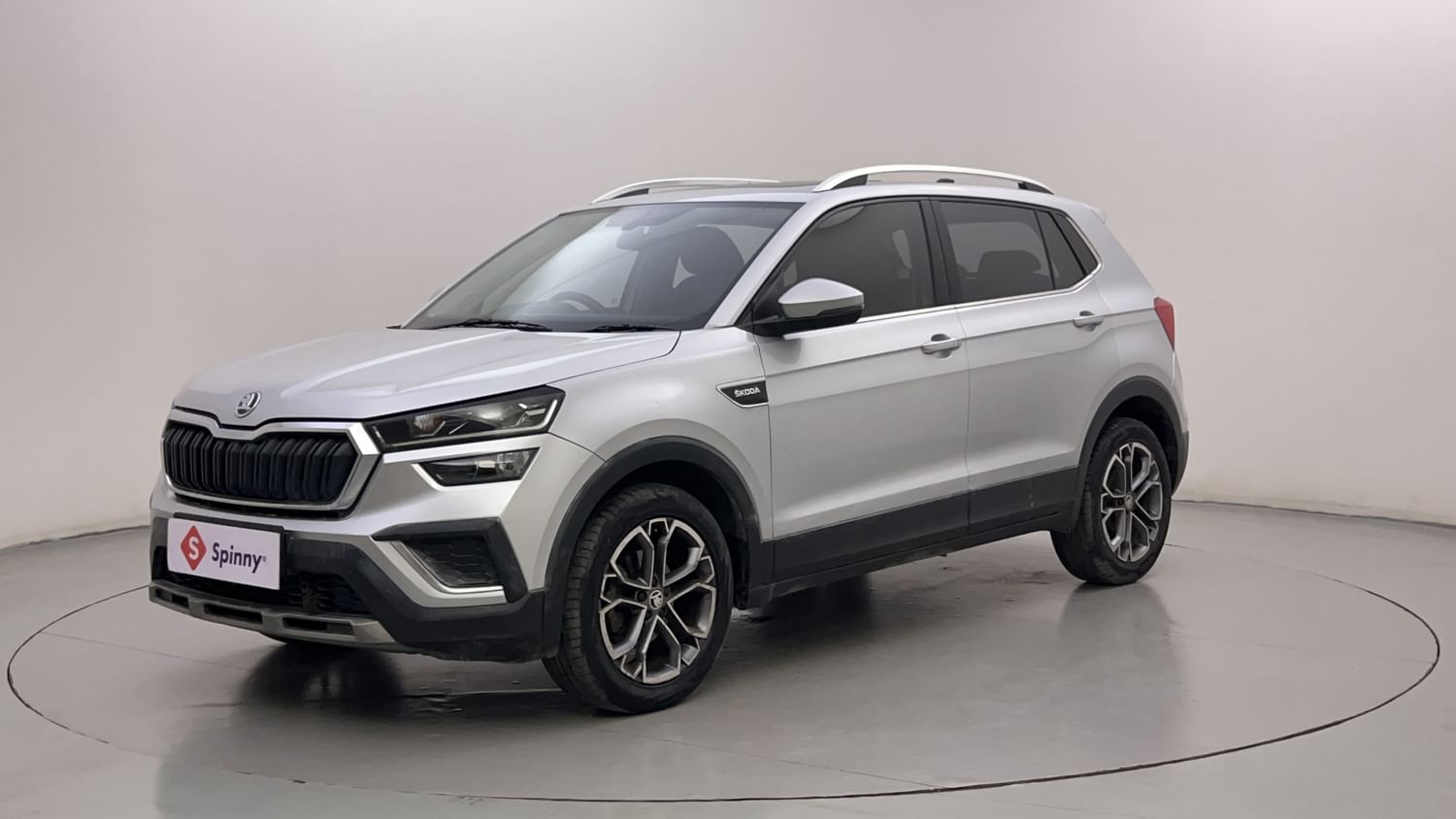 LEFT FRONT CORNER VIEW