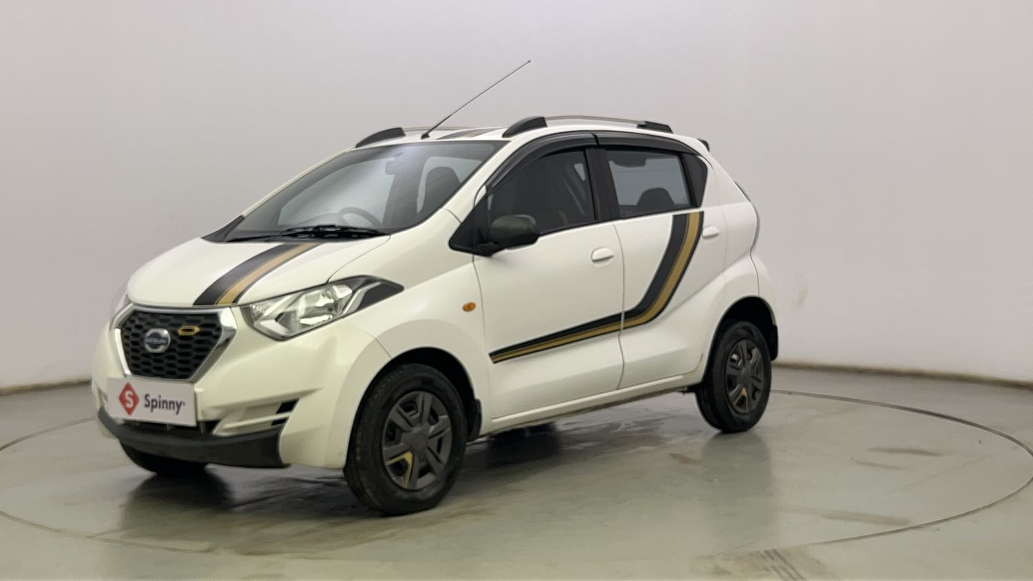 LEFT FRONT CORNER VIEW