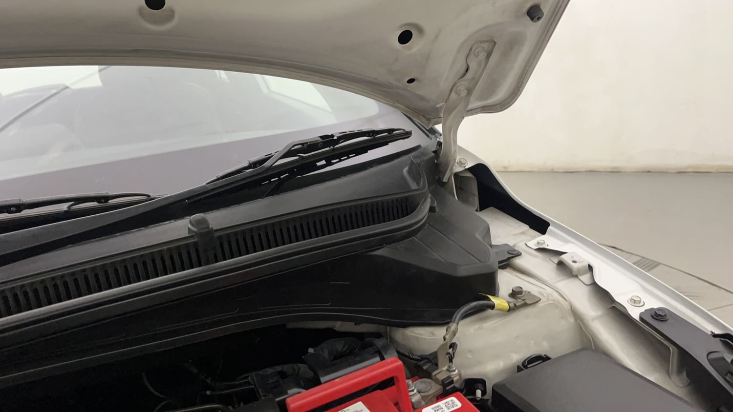 New Hyundai i20 N Line engine ENGINE LEFT SIDE HINGE & APRON VIEW