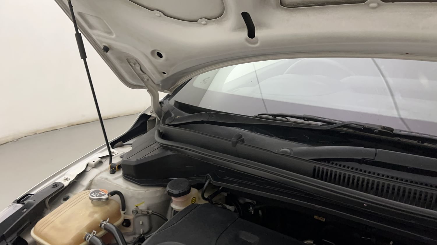 New Hyundai i20 N Line engine ENGINE RIGHT SIDE HINGE & APRON VIEW