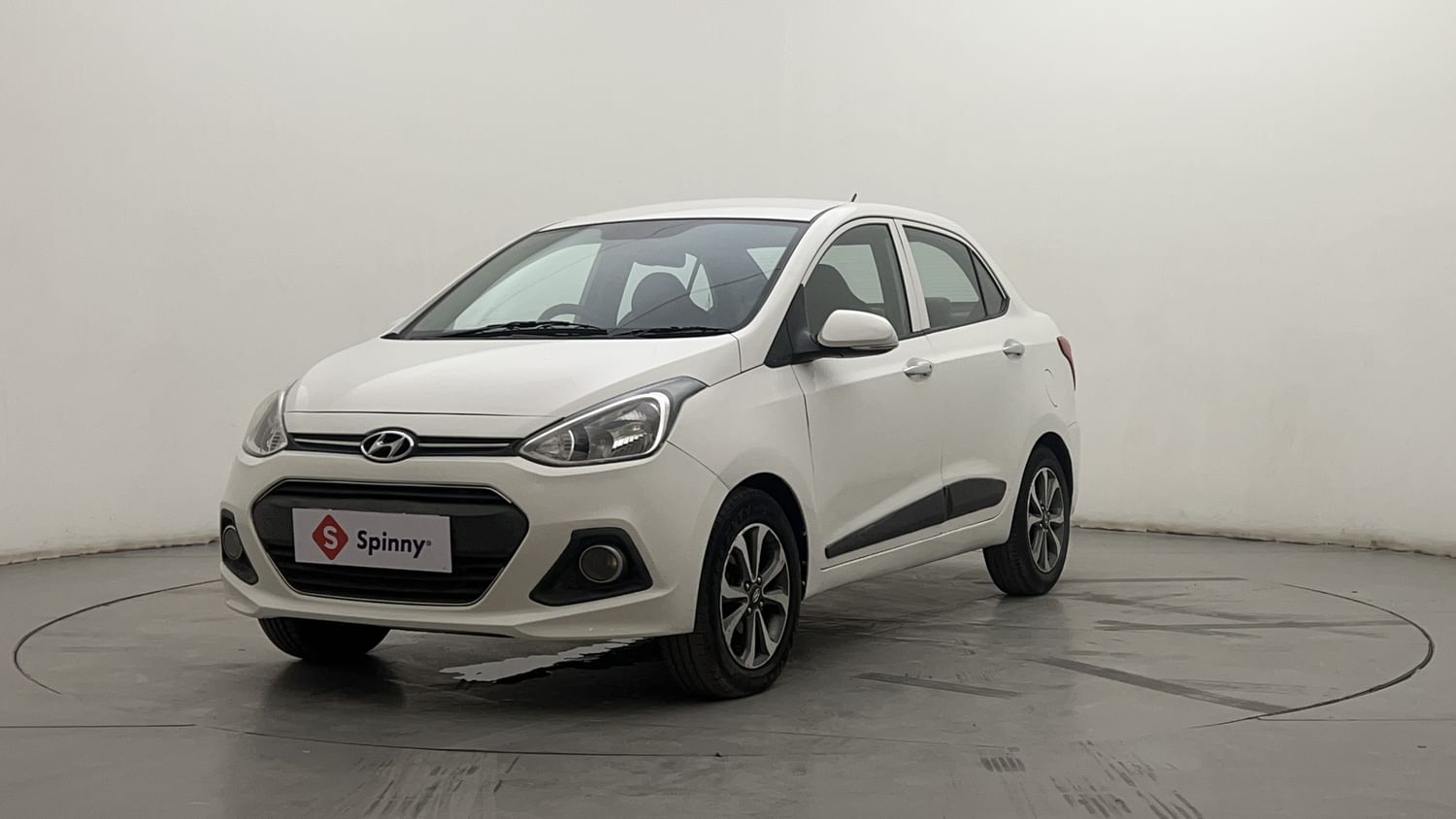 LEFT FRONT CORNER VIEW