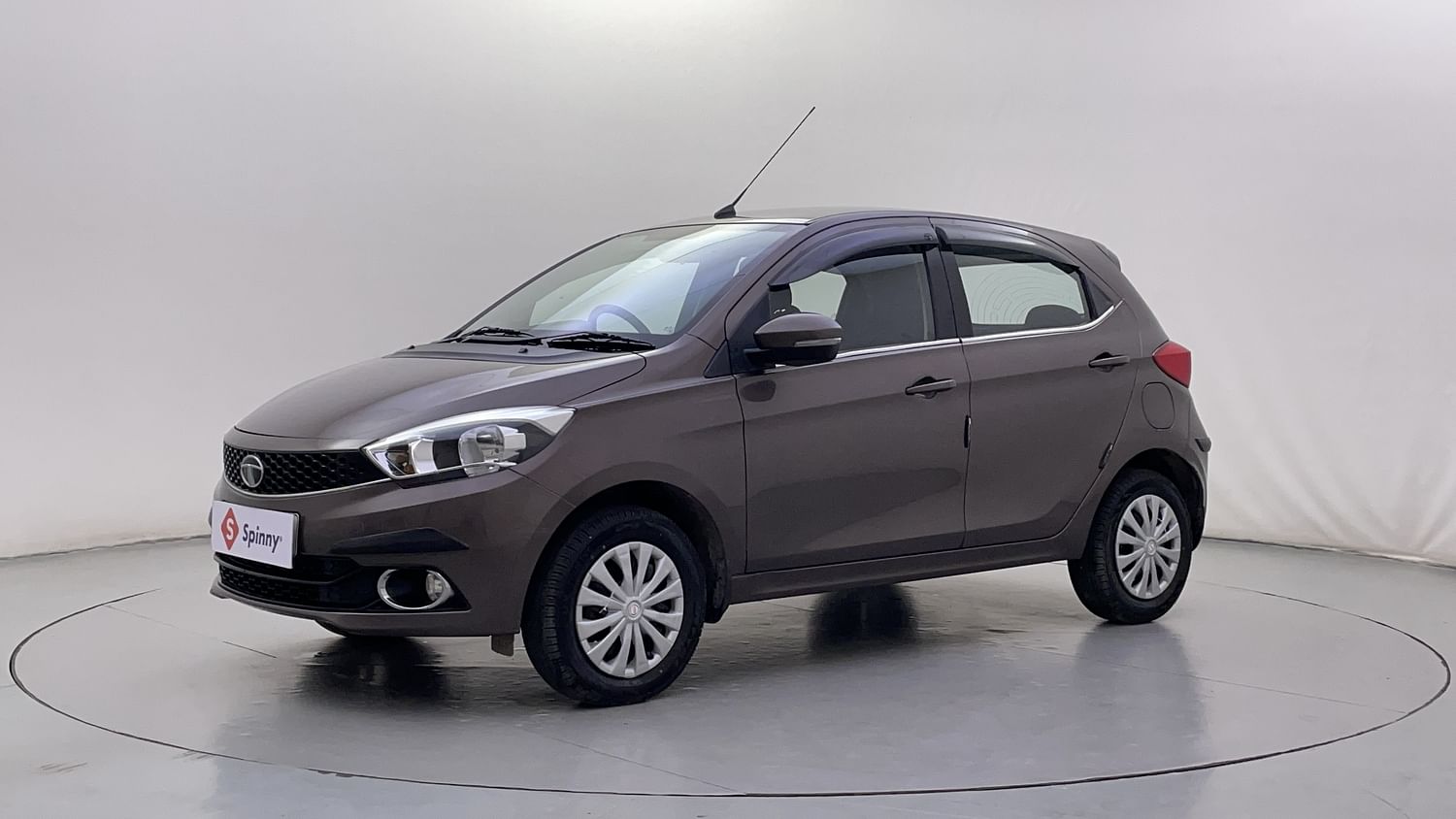 LEFT FRONT CORNER VIEW