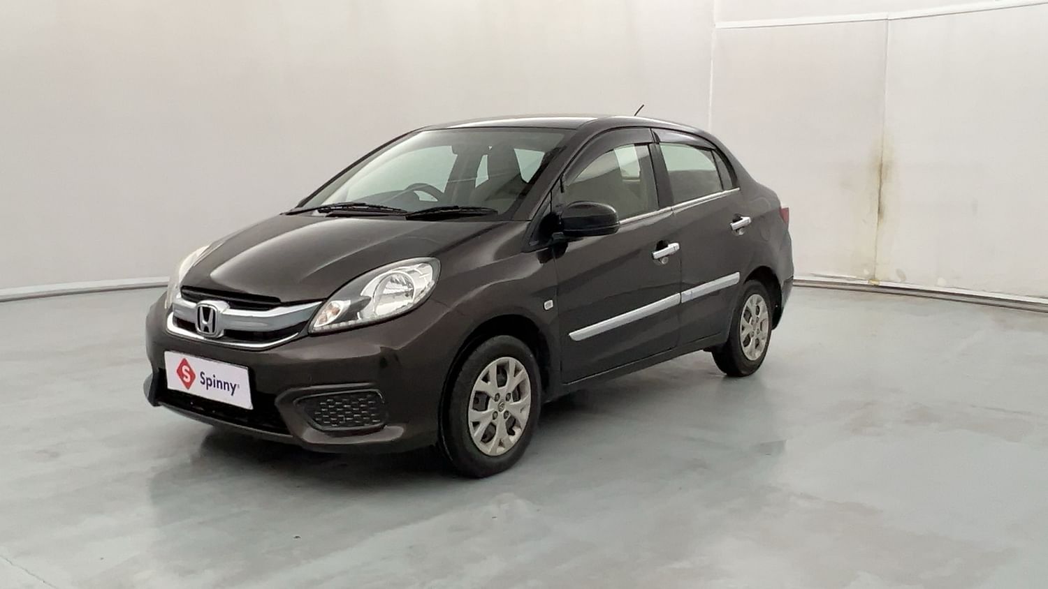 LEFT FRONT CORNER VIEW