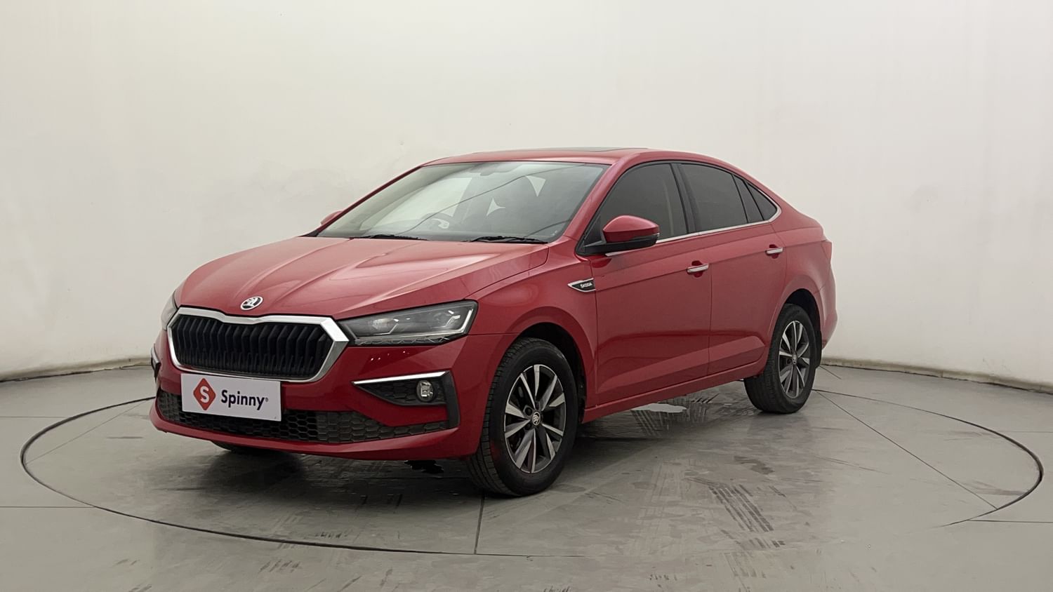 LEFT FRONT CORNER VIEW