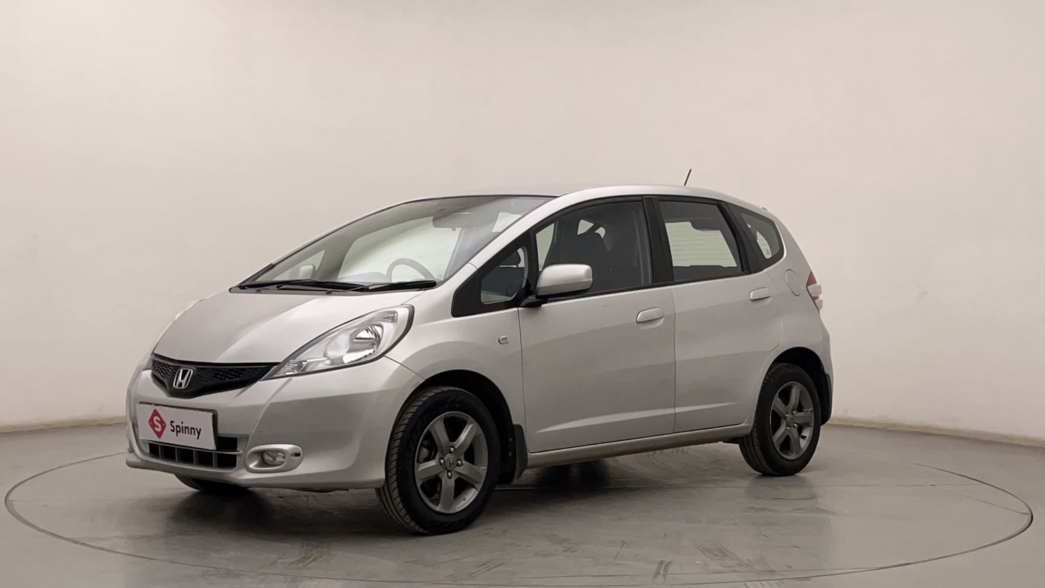 LEFT FRONT CORNER VIEW