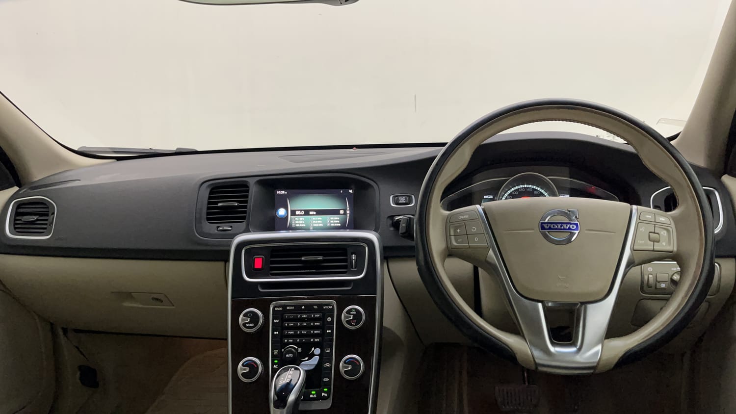 New Volvo S60 interior DASHBOARD VIEW