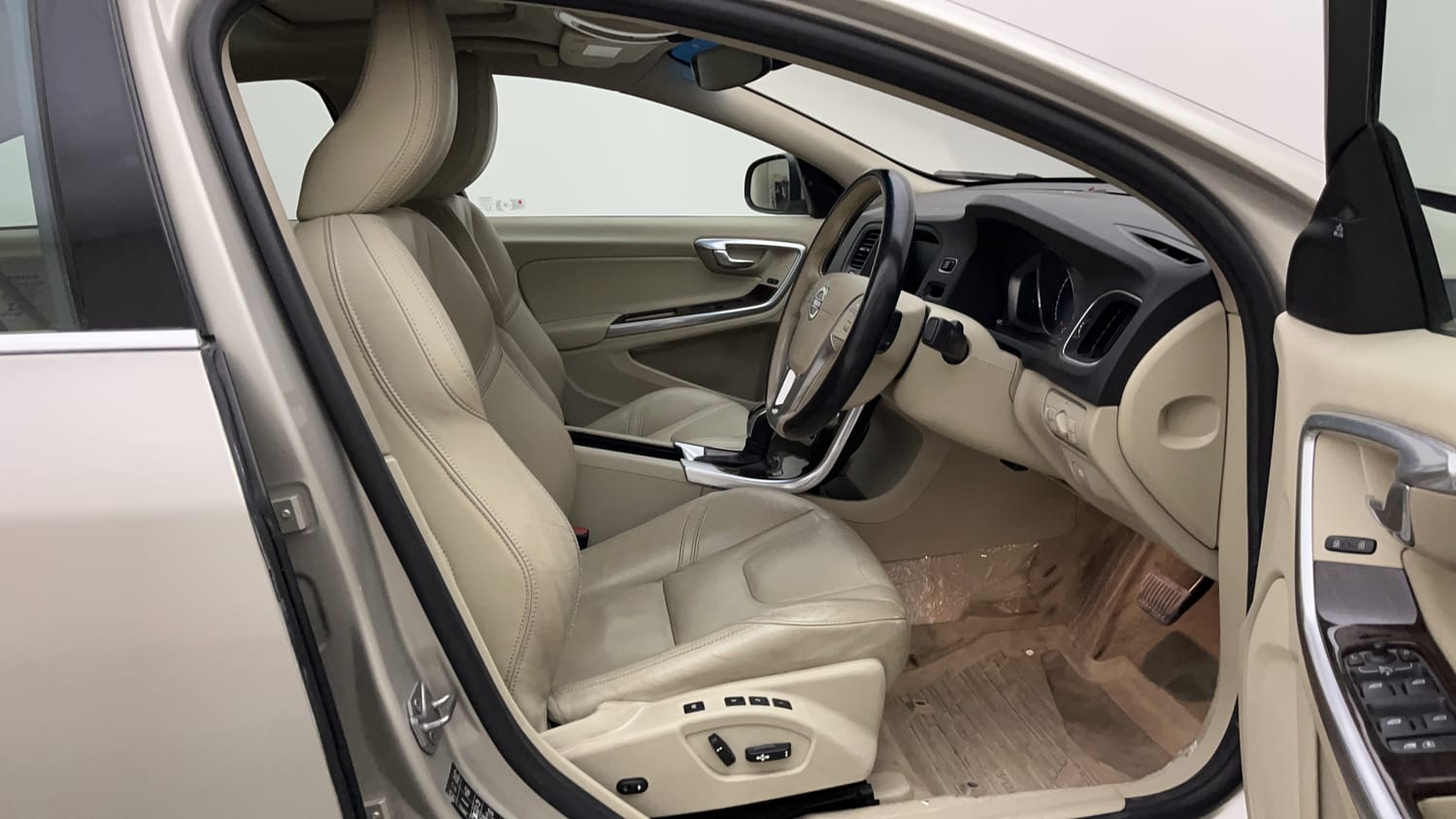 New Volvo S60 interior RIGHT SIDE FRONT DOOR CABIN VIEW