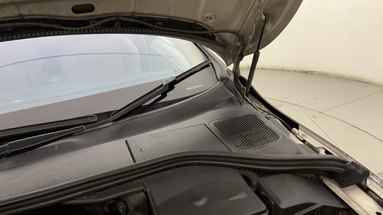 New Volvo S60 engine ENGINE LEFT SIDE HINGE & APRON VIEW