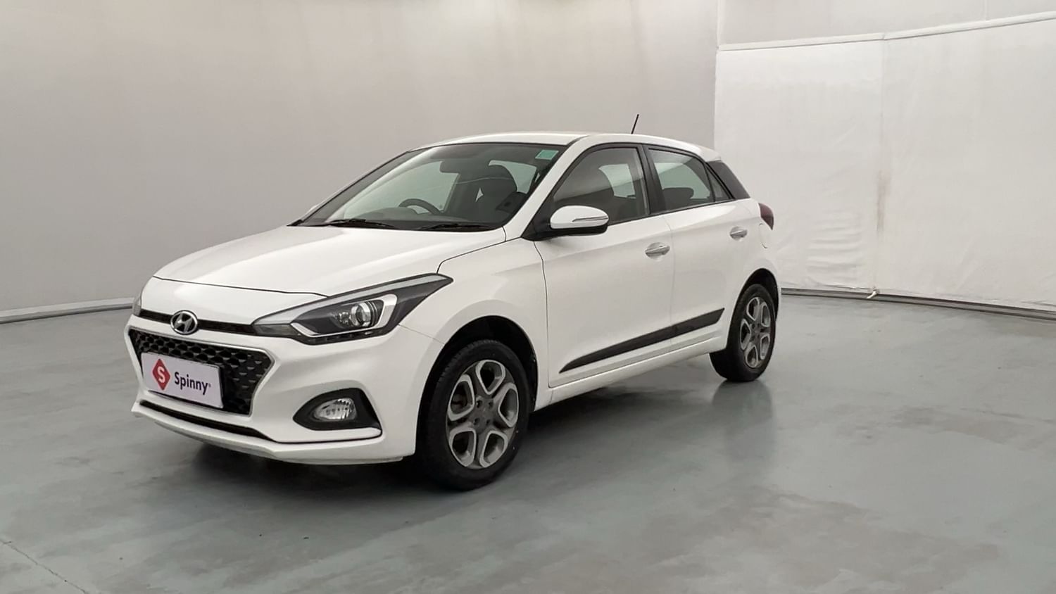 LEFT FRONT CORNER VIEW