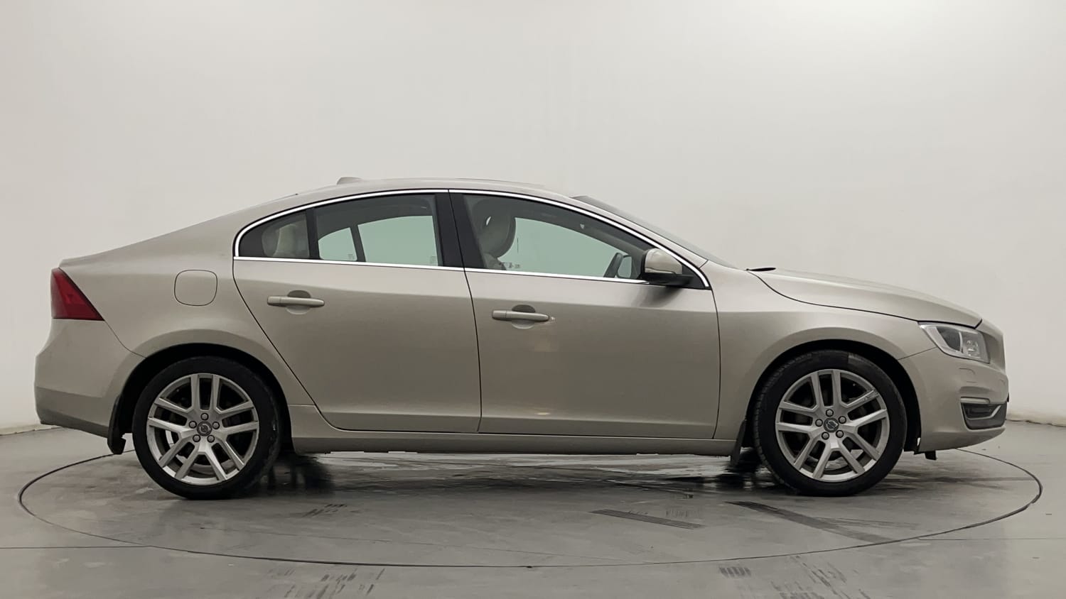 New Volvo S60 exterior RIGHT SIDE VIEW