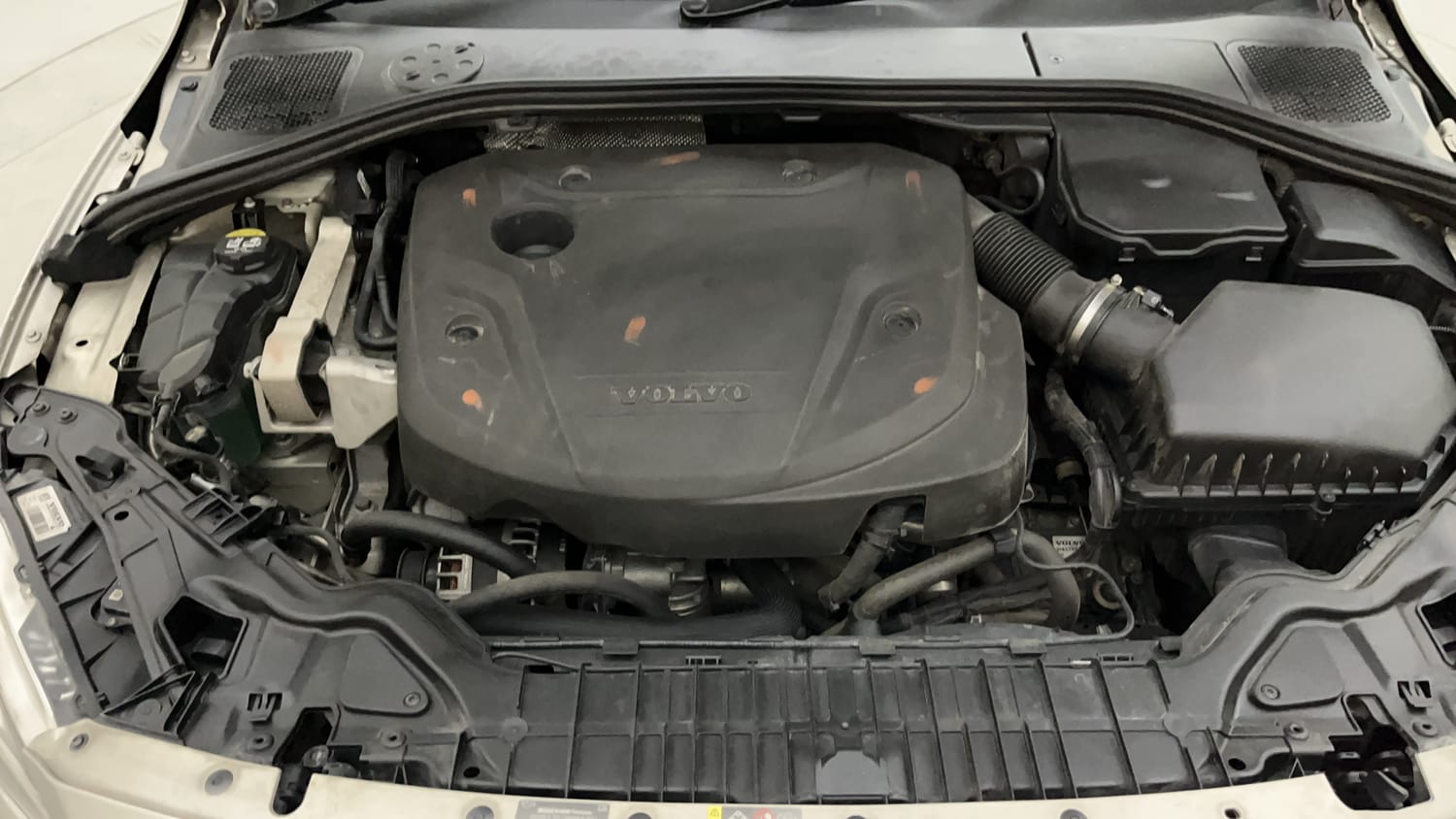 New Volvo S60 engine ENGINE RIGHT SIDE VIEW