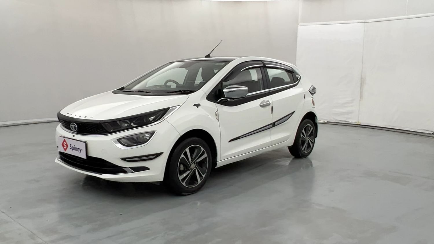 LEFT FRONT CORNER VIEW