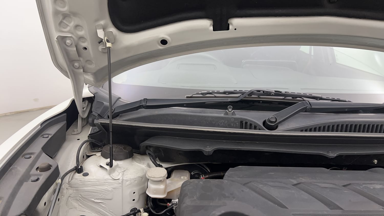 New Toyota Urban Cruiser Taisor engine ENGINE RIGHT SIDE HINGE & APRON VIEW