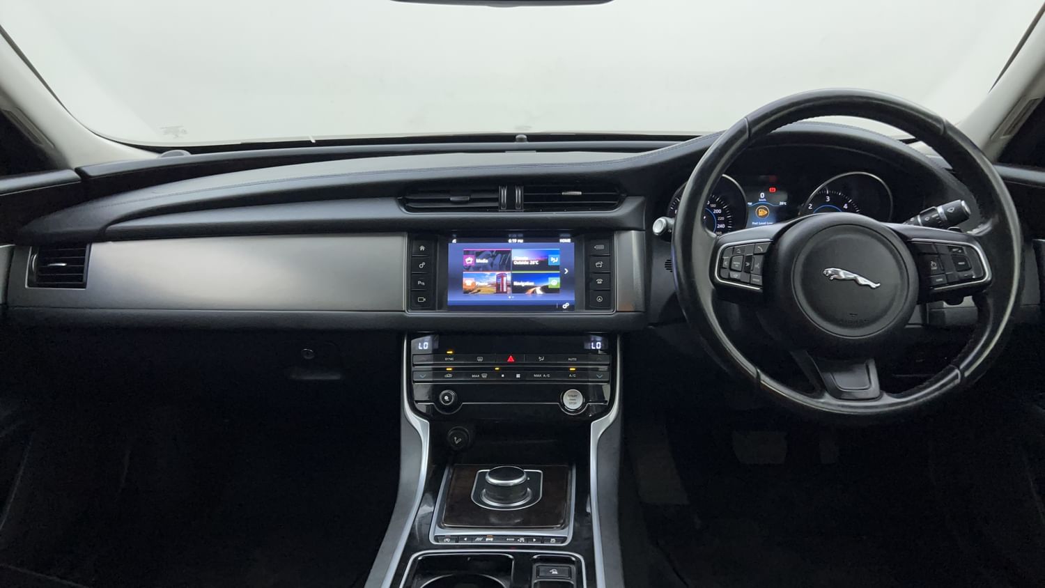New Jaguar XF interior DASHBOARD VIEW