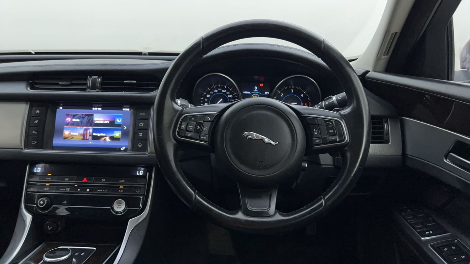 New Jaguar XF interior STEERING VIEW