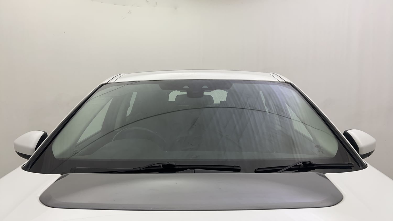 New Land Rover Discovery Sport exterior FRONT WINDSHIELD VIEW