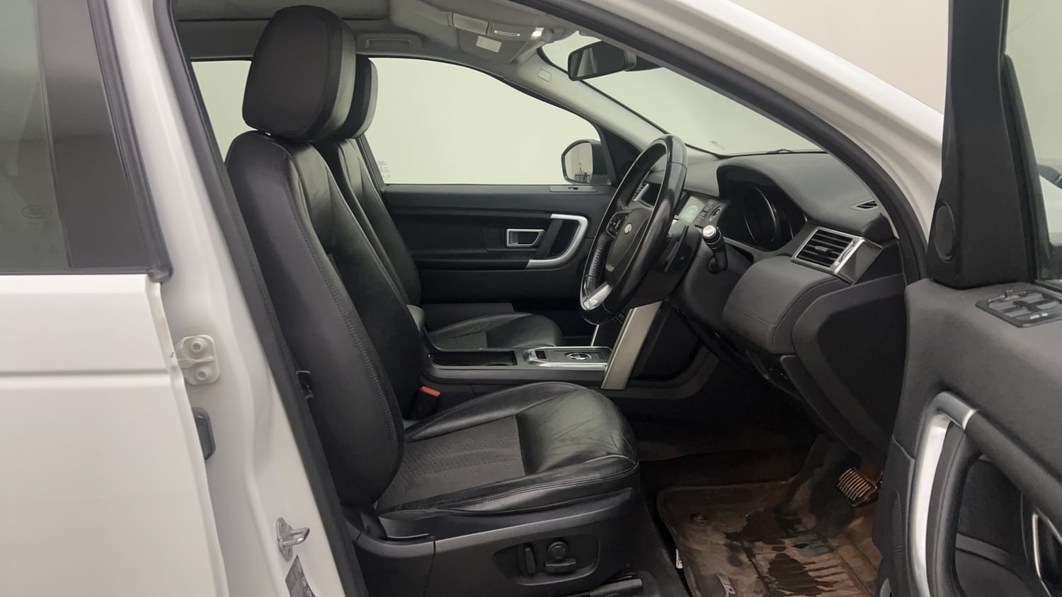 New Land Rover Discovery Sport interior RIGHT SIDE FRONT DOOR CABIN VIEW