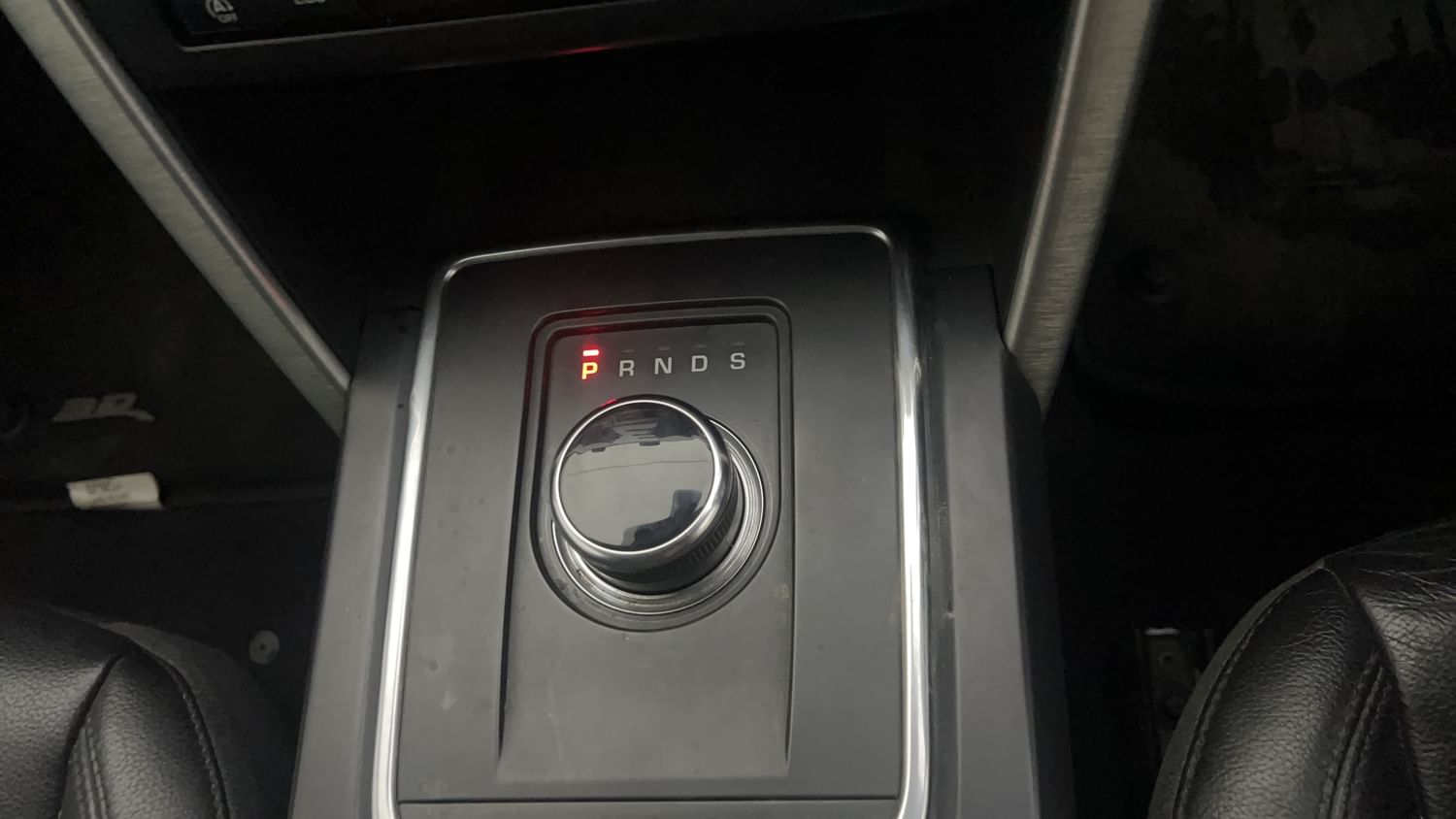 New Land Rover Discovery Sport interior GEAR  KNOB VIEW