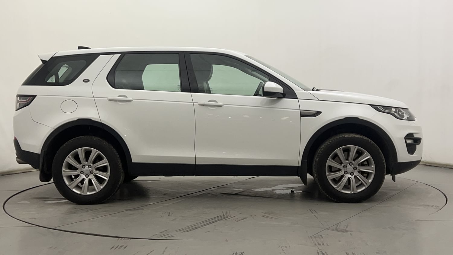 New Land Rover Discovery Sport exterior RIGHT SIDE VIEW