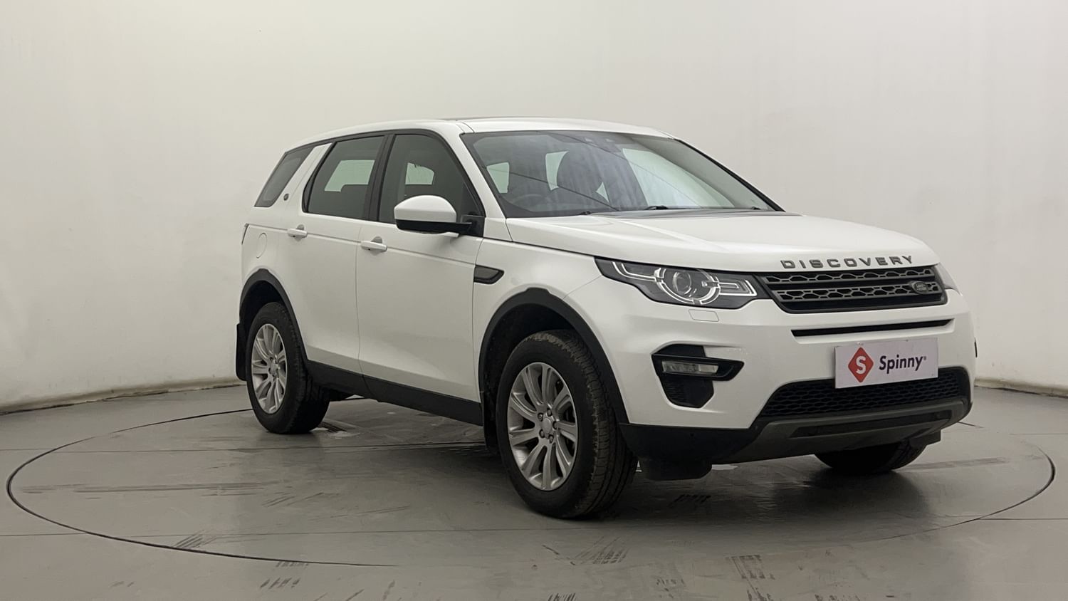 New Land Rover Discovery Sport exterior RIGHT FRONT CORNER VIEW