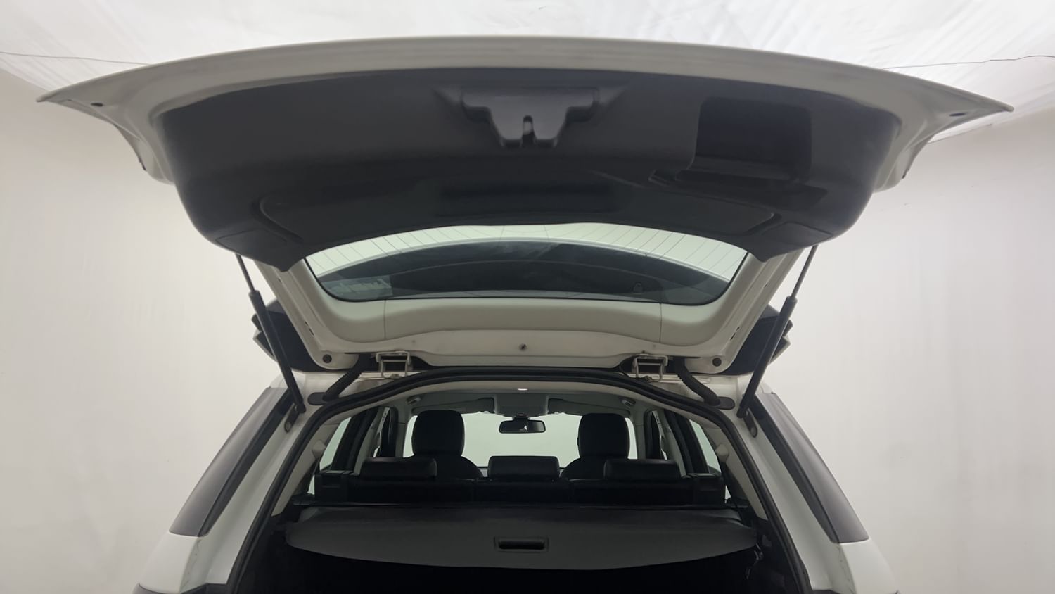 New Land Rover Discovery Sport interior DICKY DOOR OPEN VIEW
