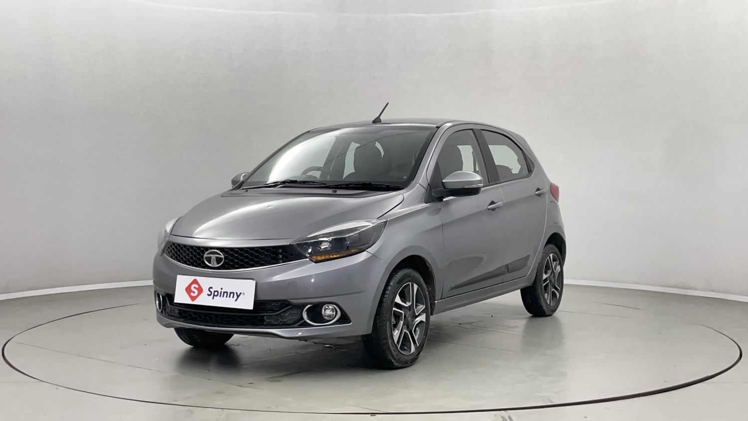 LEFT FRONT CORNER VIEW