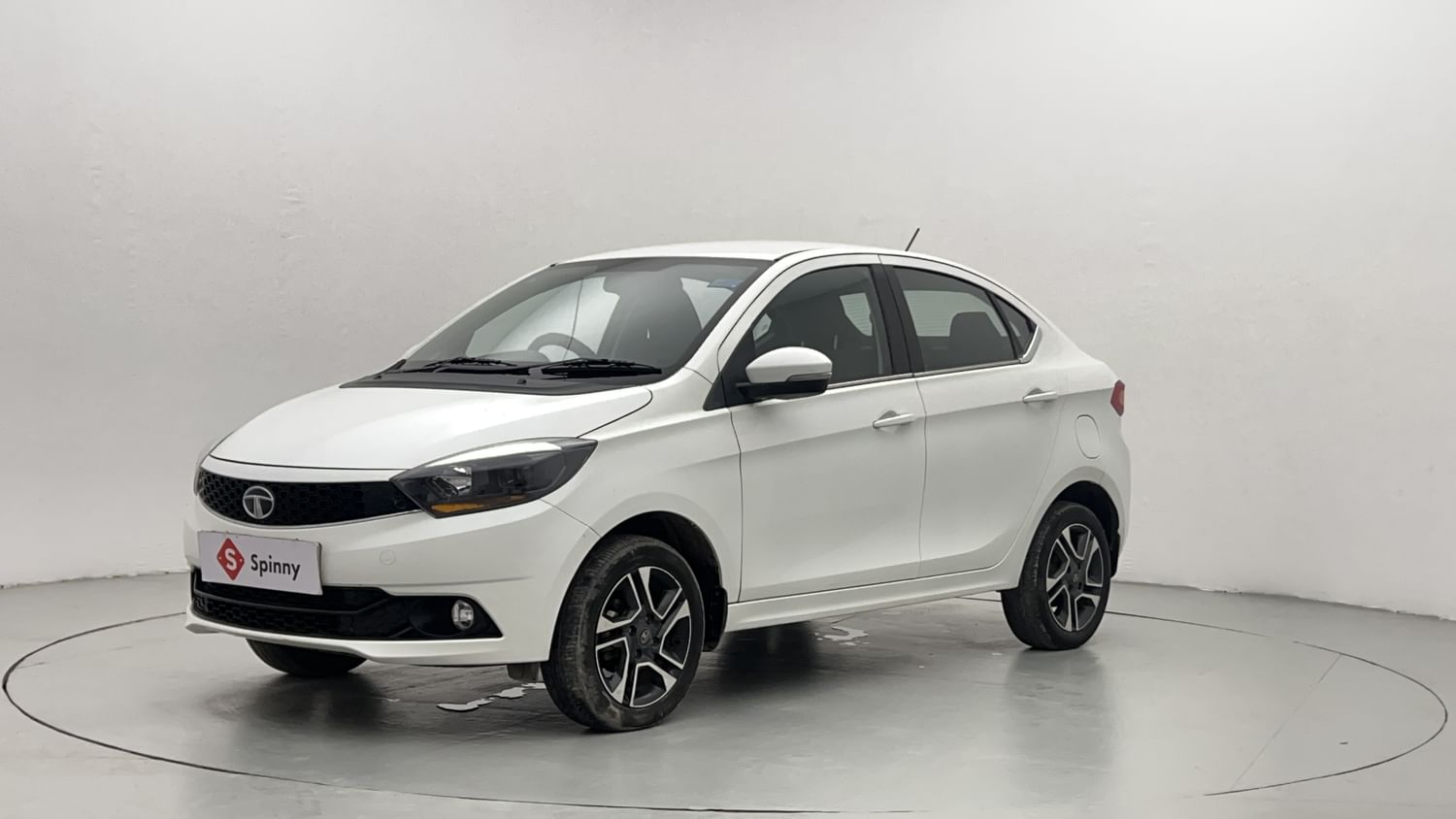 LEFT FRONT CORNER VIEW