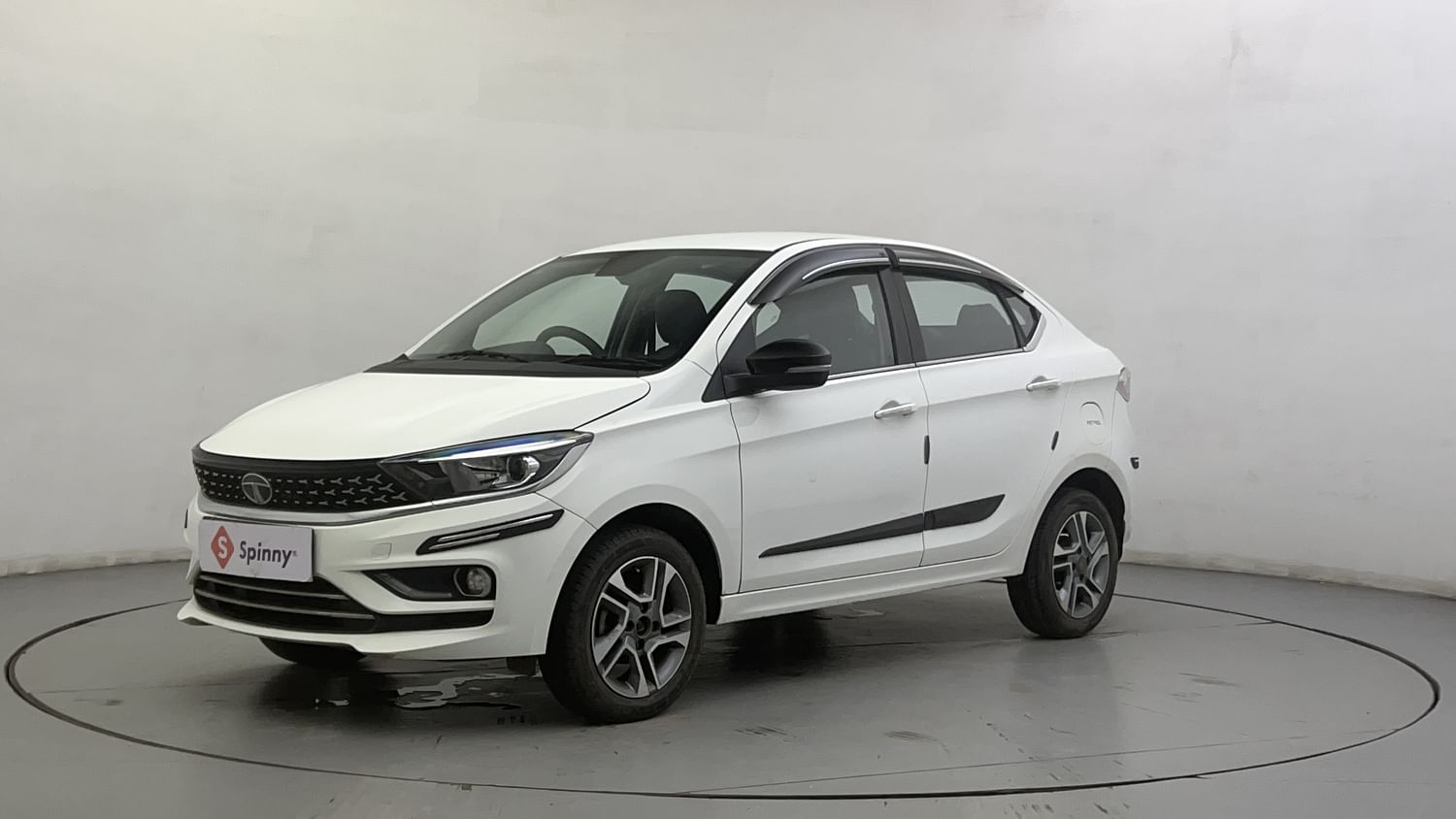 LEFT FRONT CORNER VIEW