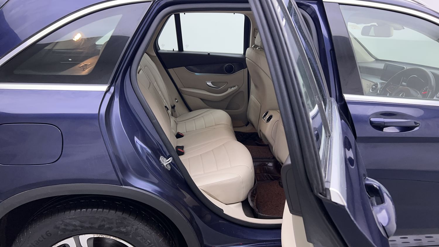 New Mercedes-Benz GLC interior RIGHT SIDE REAR DOOR CABIN VIEW