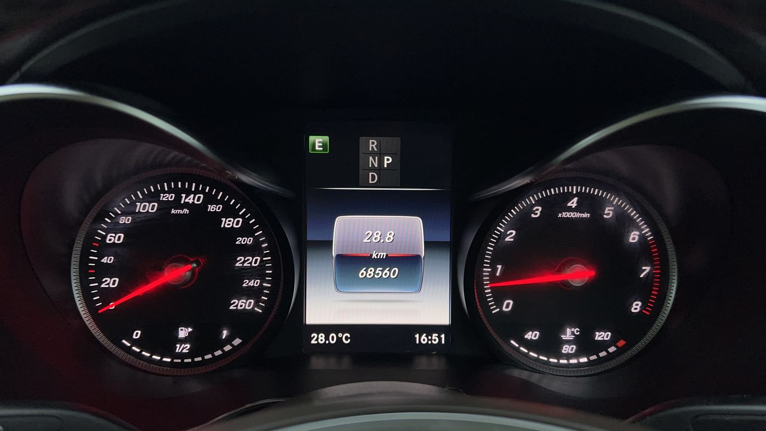 New Mercedes-Benz GLC interior CLUSTERMETER VIEW