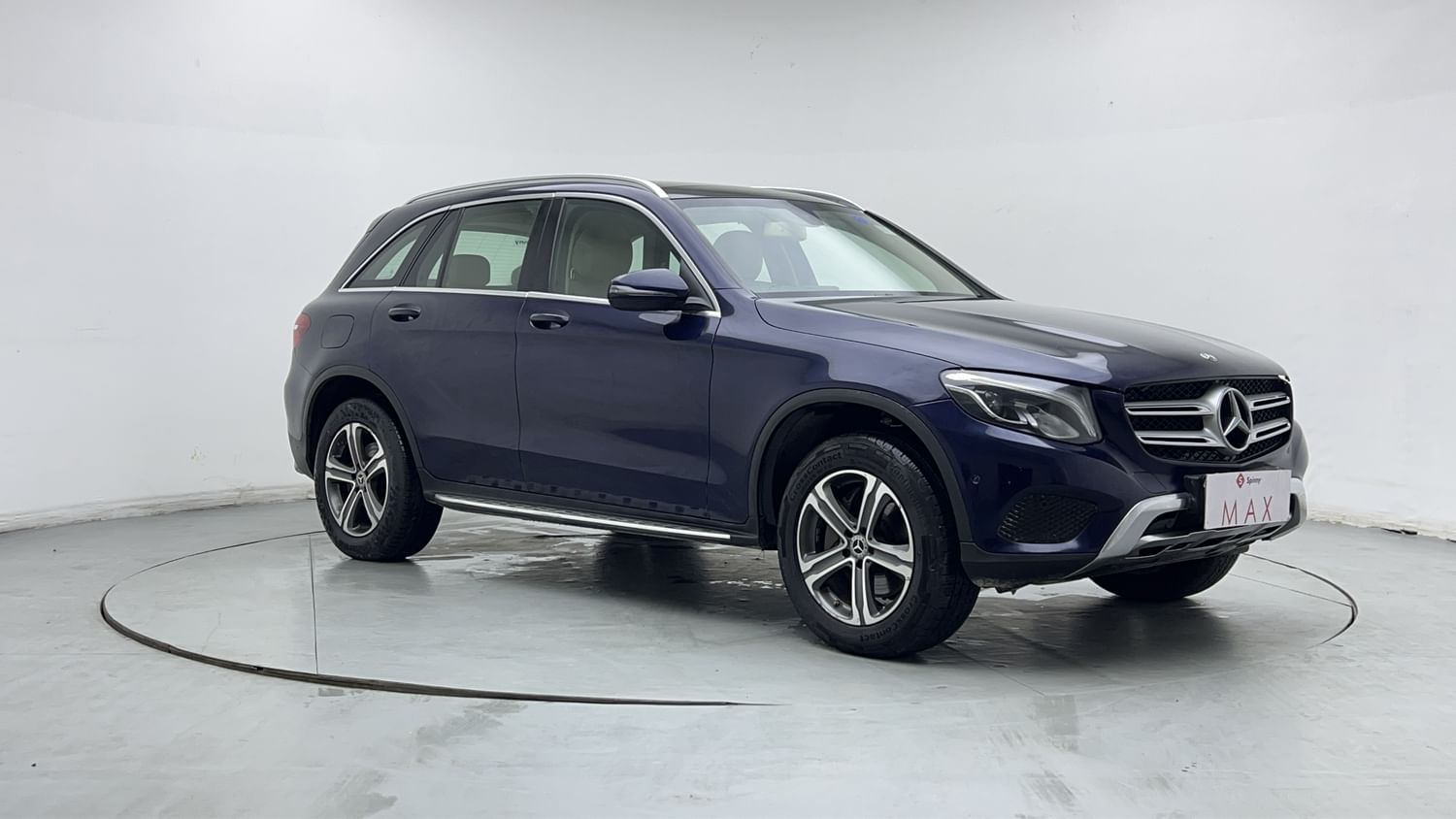 New Mercedes-Benz GLC exterior RIGHT FRONT CORNER VIEW