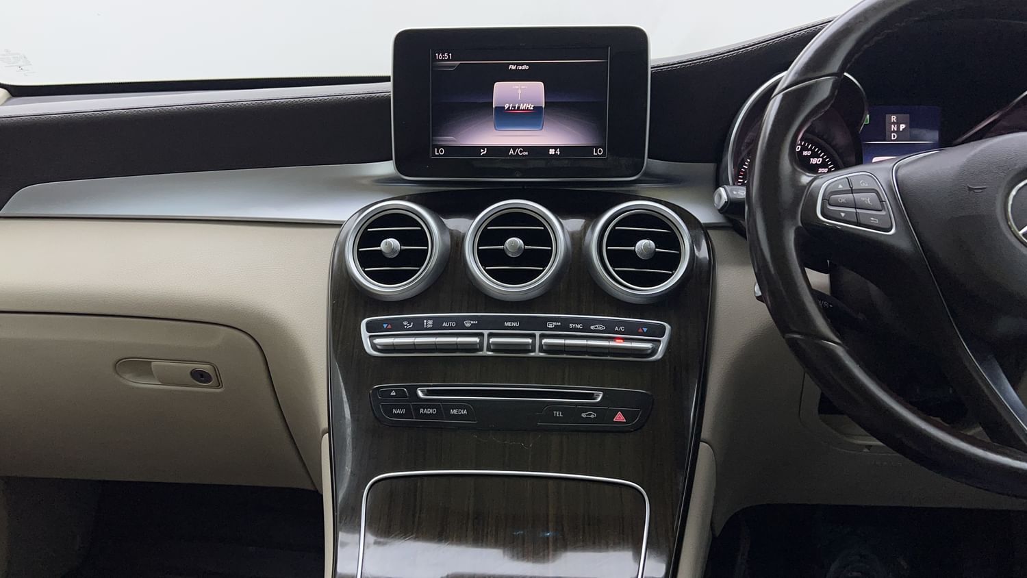 New Mercedes-Benz GLC interior MUSIC SYSTEM & AC CONTROL VIEW