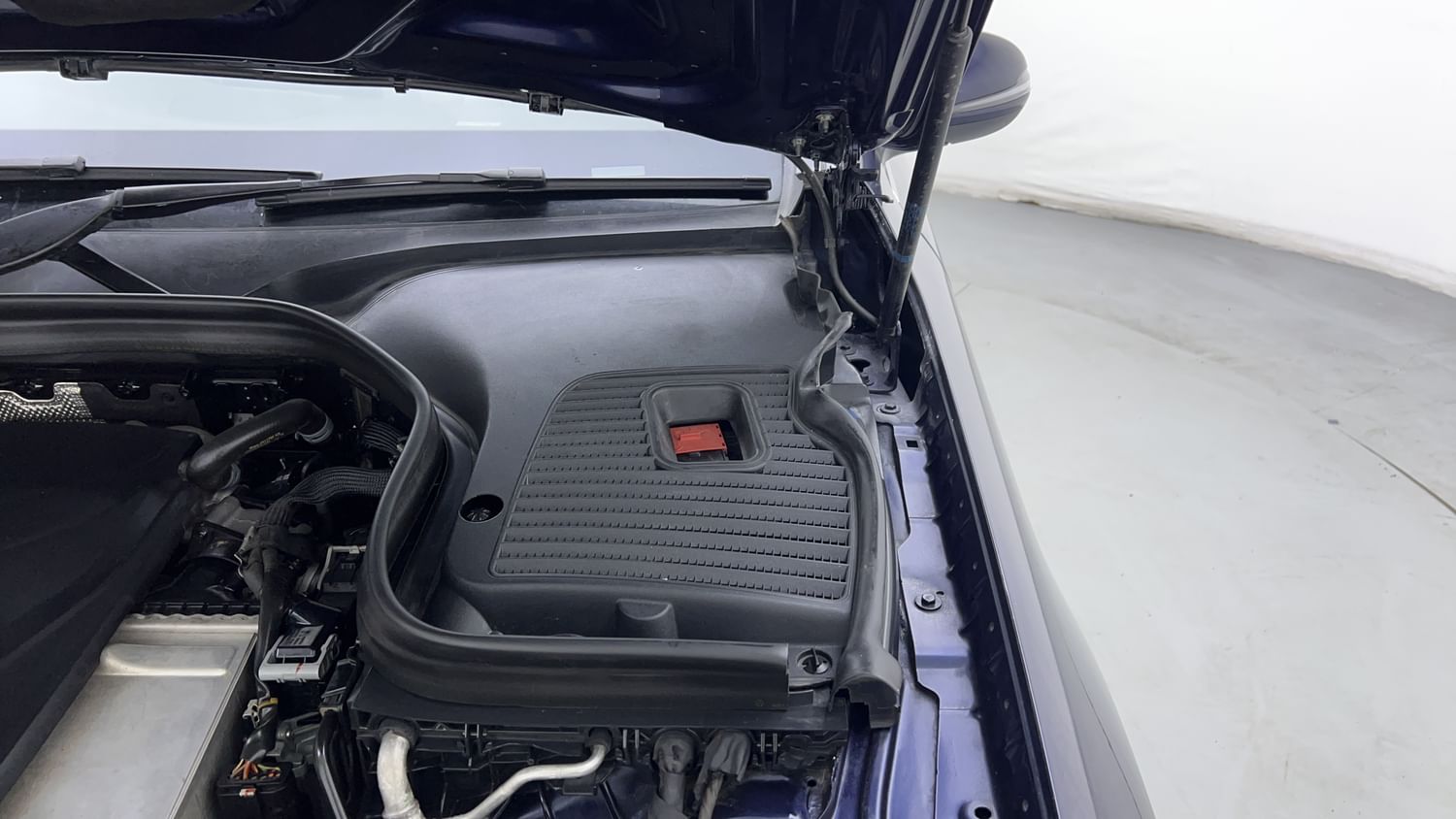 New Mercedes-Benz GLC engine ENGINE LEFT SIDE HINGE & APRON VIEW