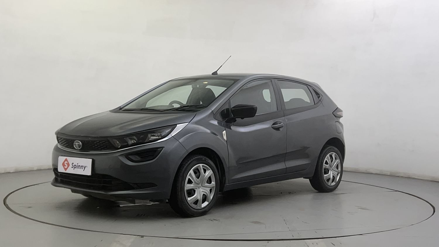 LEFT FRONT CORNER VIEW
