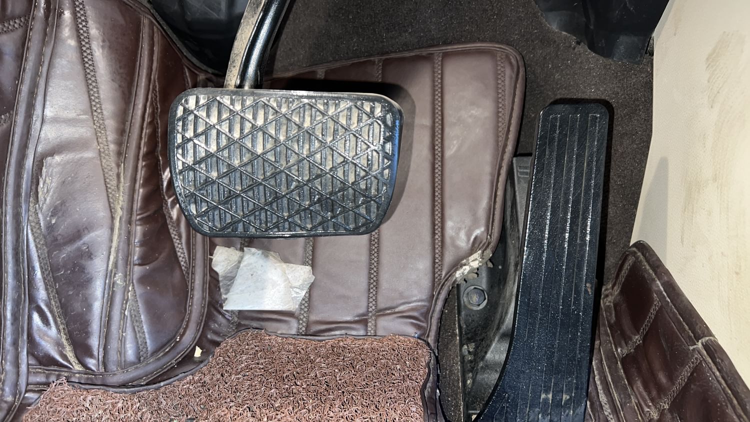 New Mercedes-Benz GLC interior PEDALS VIEW