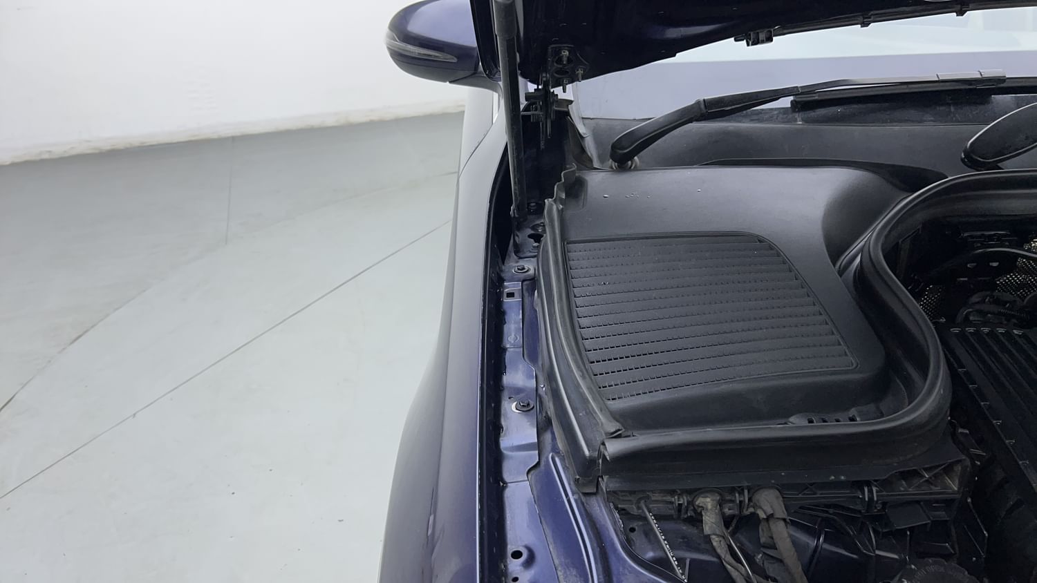 New Mercedes-Benz GLC engine ENGINE RIGHT SIDE HINGE & APRON VIEW